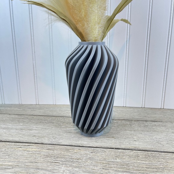 Modern Swirl Vase,  The Travix Vase, Flower Vase, Dried Flowers - Picture 1 of 9